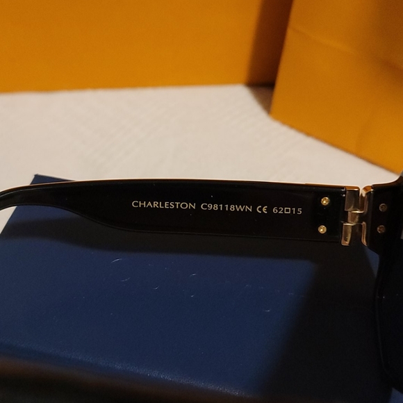Louis Vuitton sunglasses - Picture 4 of 5